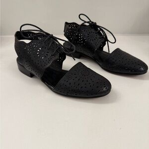 Spring Step L’Artiste Black Cutout Leather Lace-Up Flats, size 38 (size 8 us)
